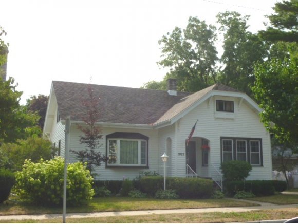 1922 N Oneida St, Appleton, WI 54911 photo 1