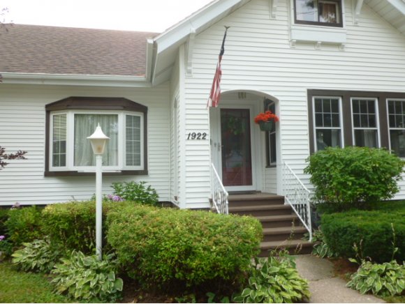 1922 N Oneida St, Appleton, WI 54911 photo 2