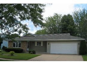 2113 S Driftwood Ln, Appleton, WI 54915 photo 1