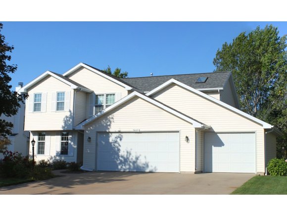 3625 Aschen Puttel Dr, Appleton, WI 54915 photo 1