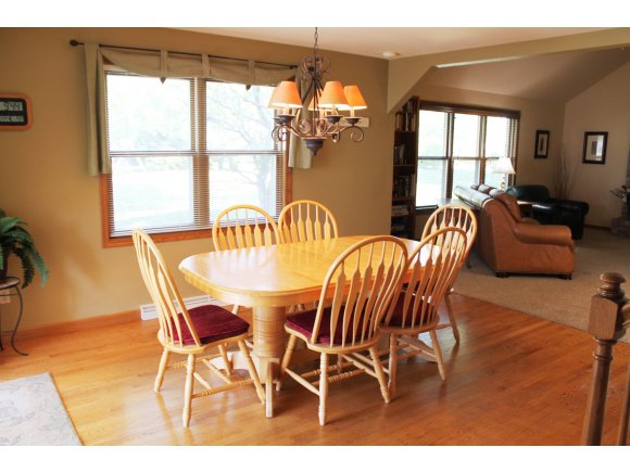 3625 Aschen Puttel Dr, Appleton, WI 54915 photo 7
