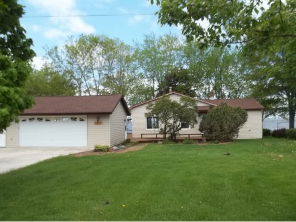 811 Paramount, Chilton, WI 53014 photo 1