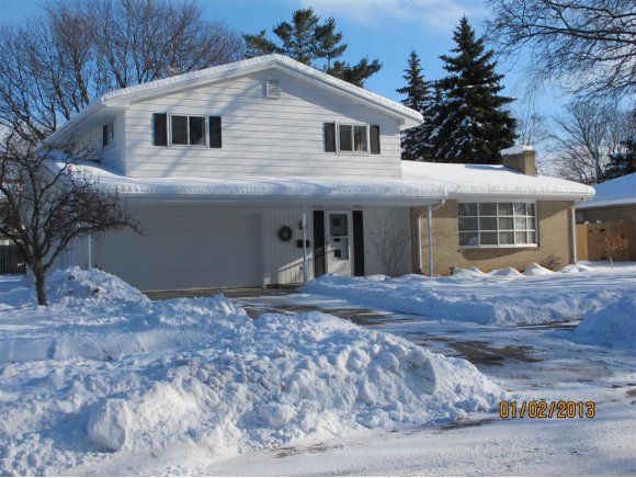 18 S Meadows Dr, Appleton, WI 54915 photo 1