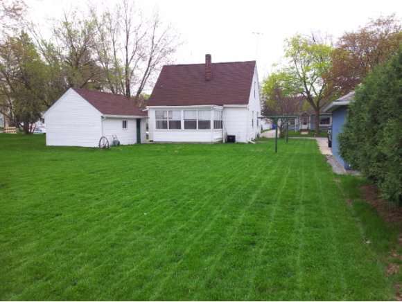 1418 W 8th St, Appleton, WI 54914 photo 2