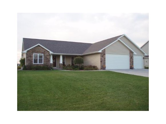 4890 W Corsican Pine Dr, Appleton, WI 54913 photo 1