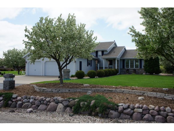 w6053 Garnet Drive, Appleton, WI 54915 photo 2
