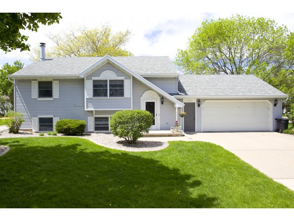 1805 S Sundown Ln, Appleton, WI 54915 photo 1