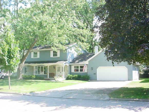 1217 E Pauline St, Appleton, WI 54911 photo 1