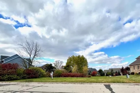 1615 Symphony Hts #65, Green Bay, WI 54311