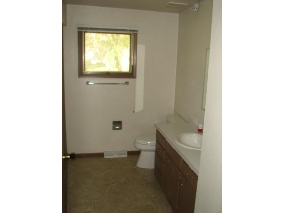 1001 E Roeland Ave, Appleton, WI 54915 photo 5