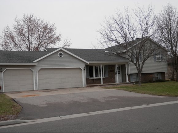2328 W Seneca Dr, Appleton, WI 54914 photo 1