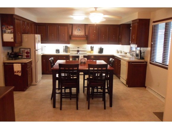 3310 N Oneida St, Appleton, WI 54911 photo 2