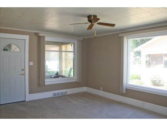 906 W Commercial St, Appleton, WI 54914 photo 8