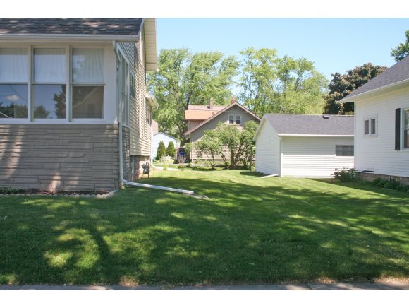 906 W Commercial St, Appleton, WI 54914 photo 4