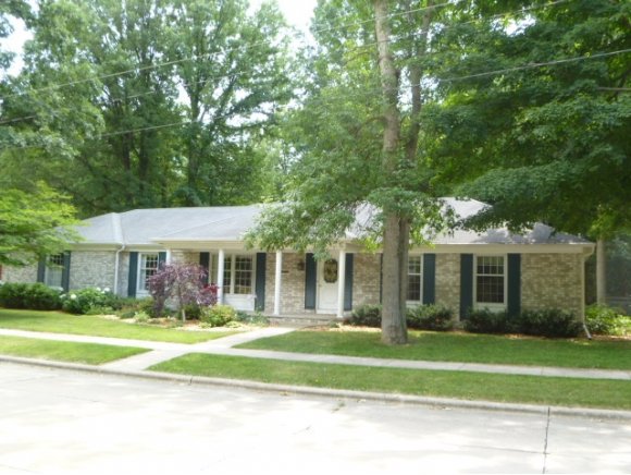 1611 E Bluebird Ln, Appleton, WI 54915 photo 1