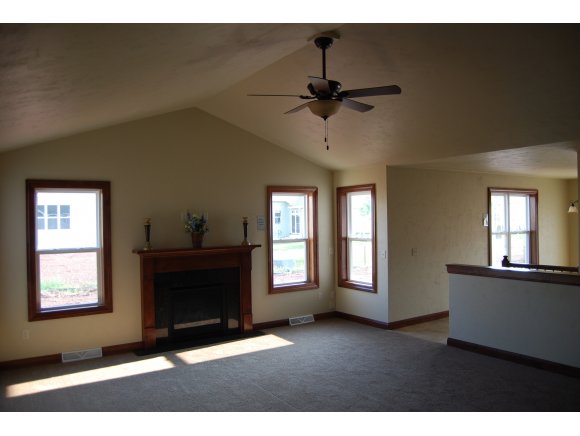 4884 W Corsican Pine Dr, Appleton, WI 54913 photo 6