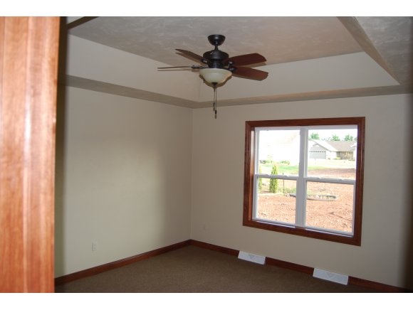 4884 W Corsican Pine Dr, Appleton, WI 54913 photo 9