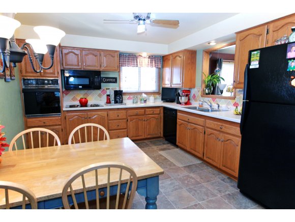 512 S Schaefer, Appleton, WI 54915 photo 4