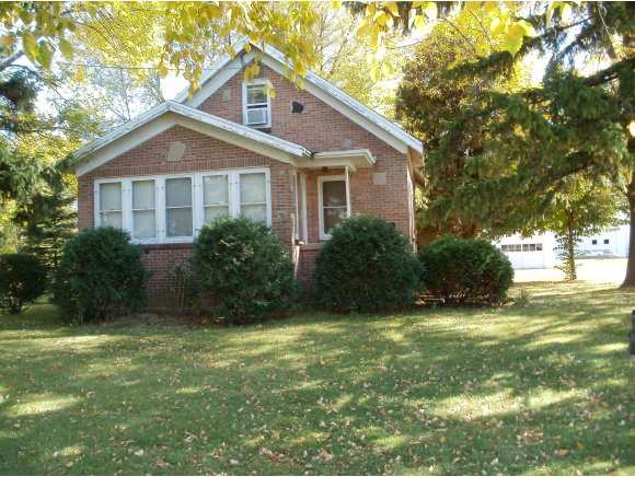 2504 Jackson St, Oshkosh, WI 54901 photo 1