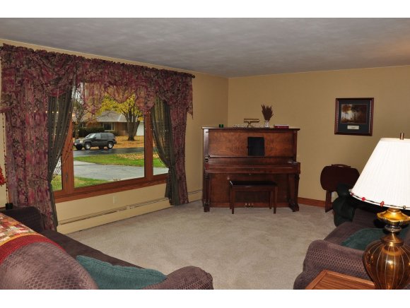 535 W Seneca Dr, Appleton, WI 54911 photo 2