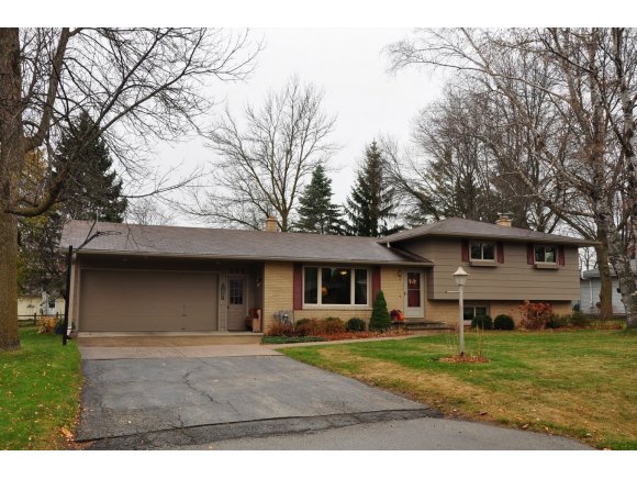 535 W Seneca Dr, Appleton, WI 54911 photo 1