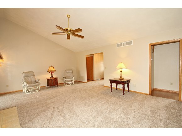 2500 E Gatewood Dr, Appleton, WI 54915 photo 5