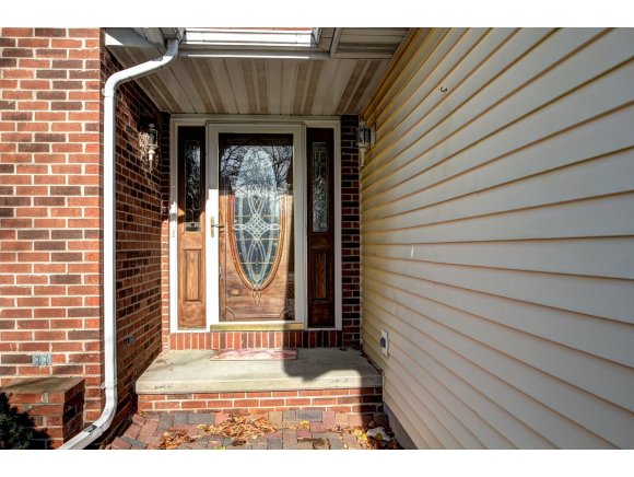 2500 E Gatewood Dr, Appleton, WI 54915 photo 2