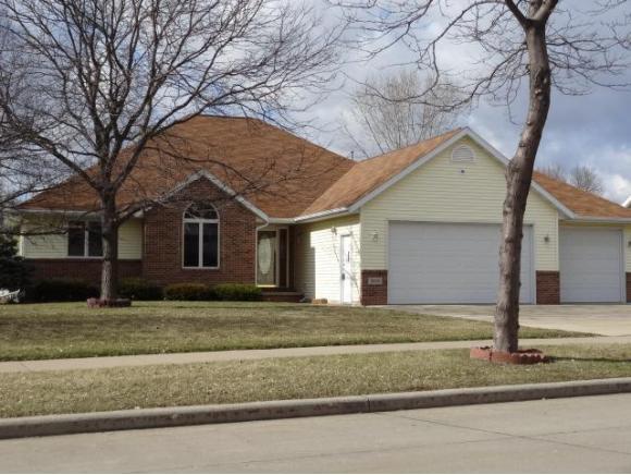2500 E Gatewood Dr, Appleton, WI 54915 photo 1