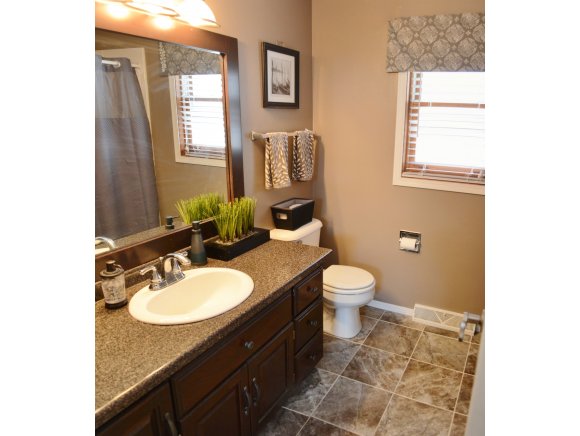 w2434 Holly Lane, Appleton, WI 54915 photo 13