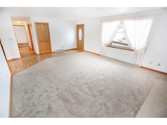 2033 W Harvest Dr, Appleton, WI 54914 photo 2