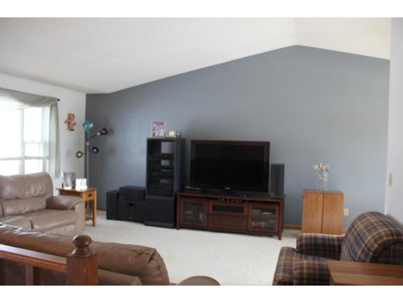 2107 S Driftwood Ln, Appleton, WI 54915 photo 2