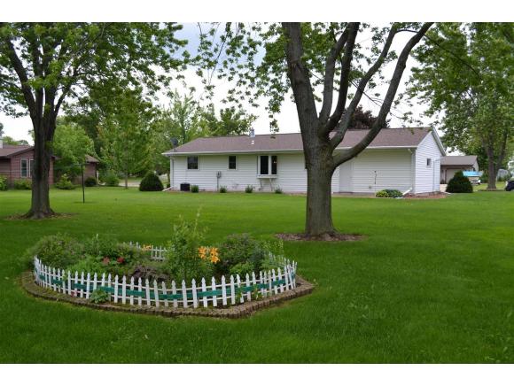 325 Janet, Wrightstown, WI 54180 photo 2