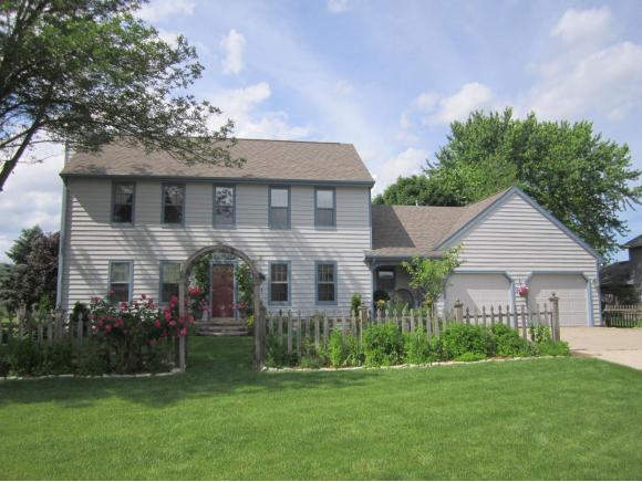 2230 W Twin Willows Dr, Appleton, WI 54914 photo 1