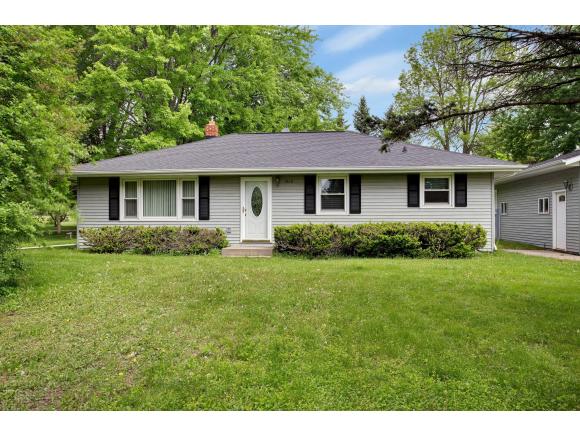 1820 Melody Ln, Appleton, WI 54915 photo 1