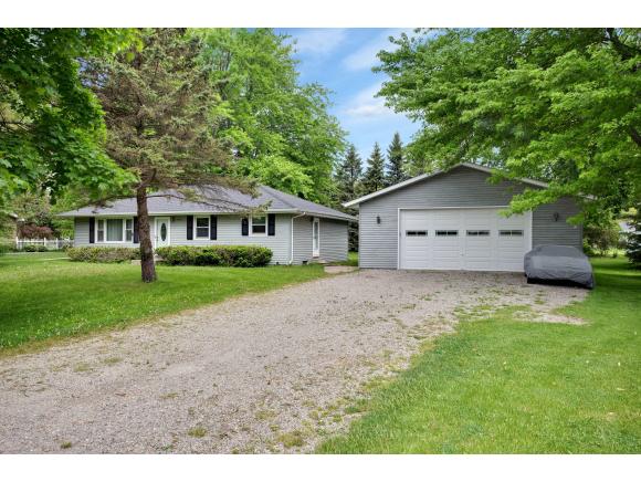1820 Melody Ln, Appleton, WI 54915 photo 2