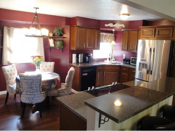 2111 Esther St, Appleton, WI 54915 photo 3