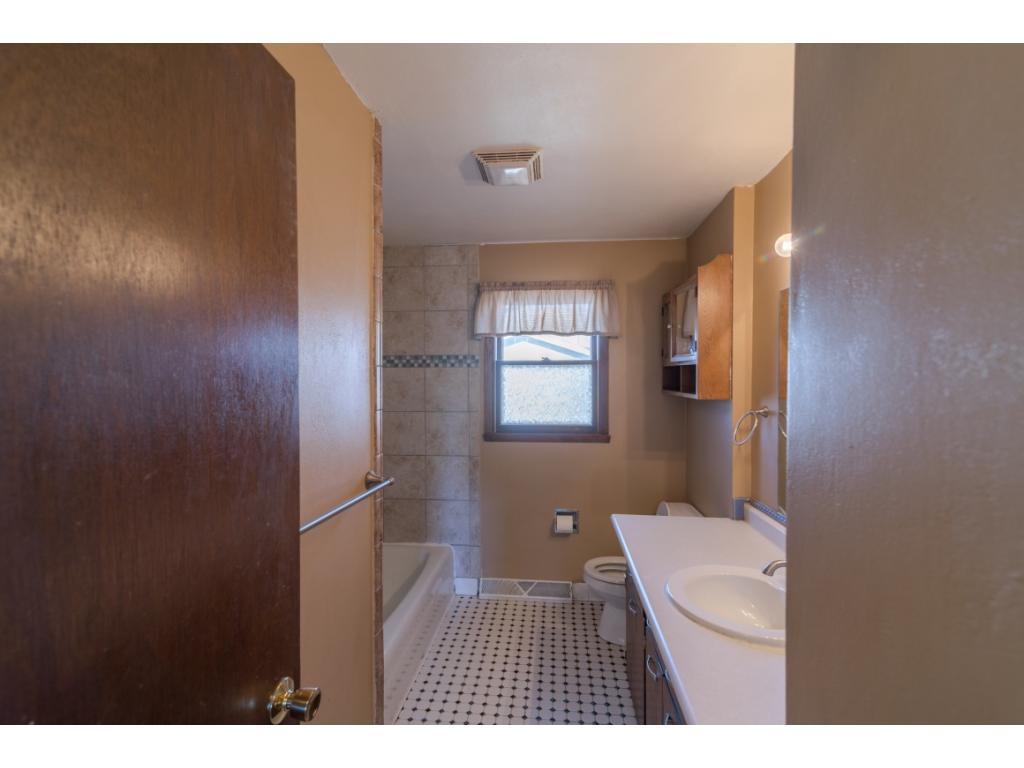 2600 E Henry St, Appleton, WI 54915 photo 8