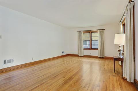 512 N Garfield Pl, Appleton, WI 54911 photo 2