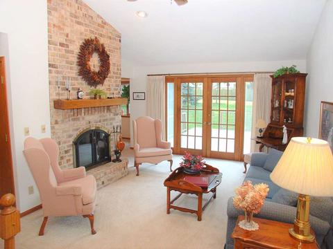 1625 S Sundown Ln, Appleton, WI 54915 photo 2