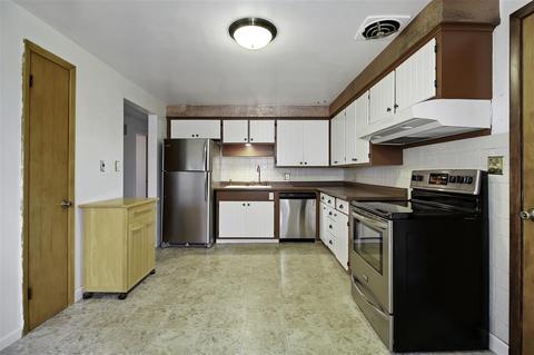 907 E Lindbergh St, Appleton, WI 54911 photo 2