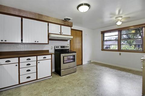 907 E Lindbergh St, Appleton, WI 54911 photo 3