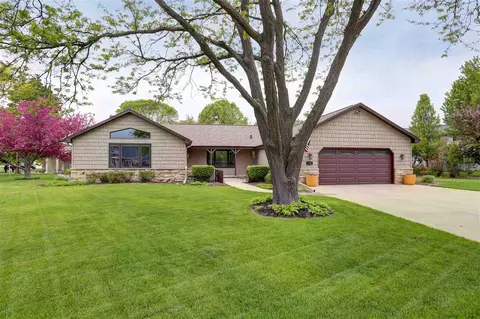 2110 W Applegate Dr, Appleton, WI 54914 photo 2