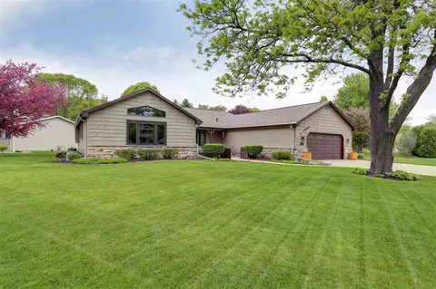 2110 W Applegate Dr, Appleton, WI 54914 photo 1