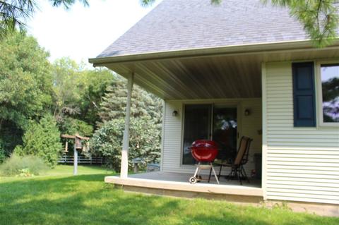 5830 Sandra Dr, Appleton, WI 54913 photo 2