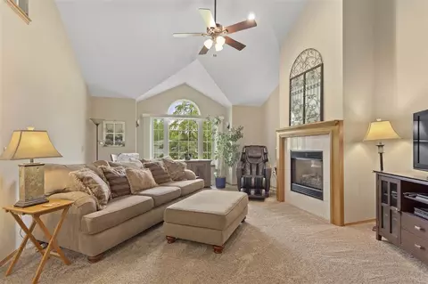 1004 W Bent Oak Ln #2, Appleton, WI 54914 photo 2