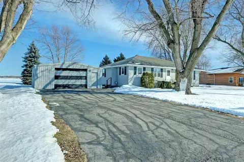 1010 Paramount Dr, Chilton, WI 53014 photo 2