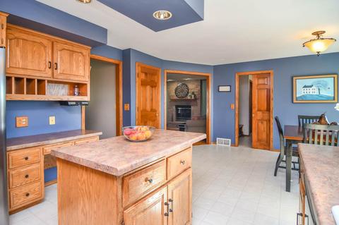 2237 W Twin Willows Dr, Appleton, WI 54914 photo 2