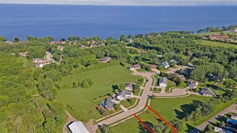 4615 Shambeau Dr #10, Oshkosh, WI 54901