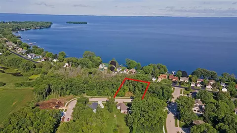 Hillwood Run Drive, Oshkosh, WI 54901