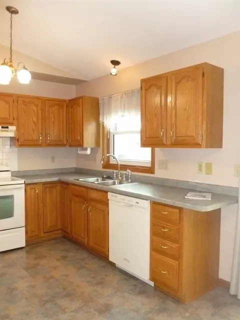 2412 N Skylark Dr, Appleton, WI 54914 photo 11